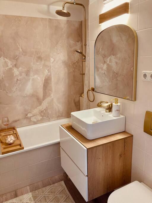 Amalfi Home - Stylish Apartment With Terrace Schönefeld Dış mekan fotoğraf